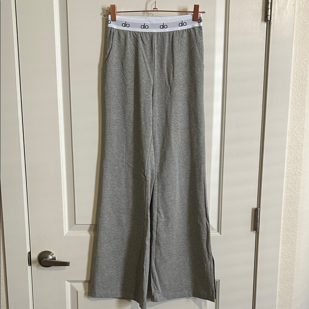 ALO Yoga Sports Set in Gray - Picture 5 of 11